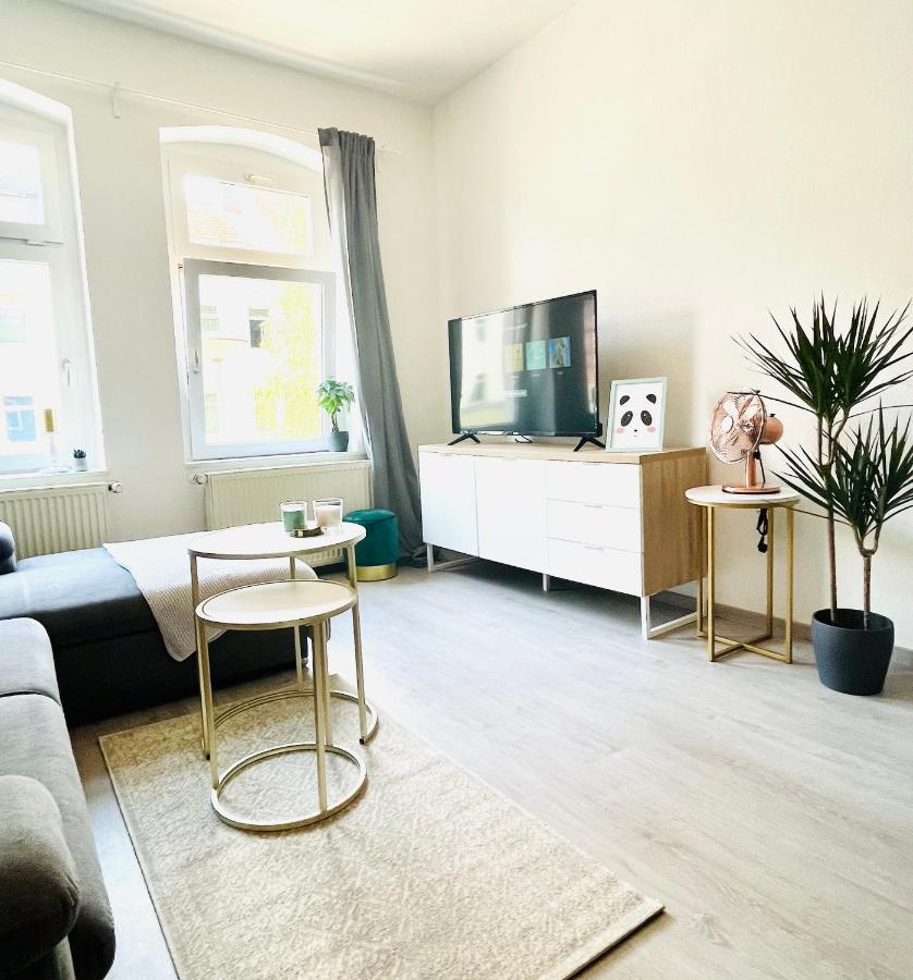 Renoviertes Apartment In Zentraler Lage - Wlan, Smart-Tv, Kuche, Balkon Und Queensize-Bett Fur 4 Gaste Erfurt Luaran gambar